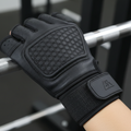 Dettaglio imbottitura gel e cinghia velcro guanti palestra